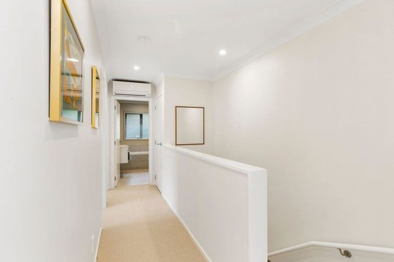 Photo of property in 15 Brindle Way, Newlands, Wellington, 6037