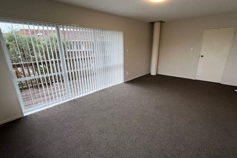 Photo of property in 1 Evelyn Road, Cockle Bay, Auckland, 2014