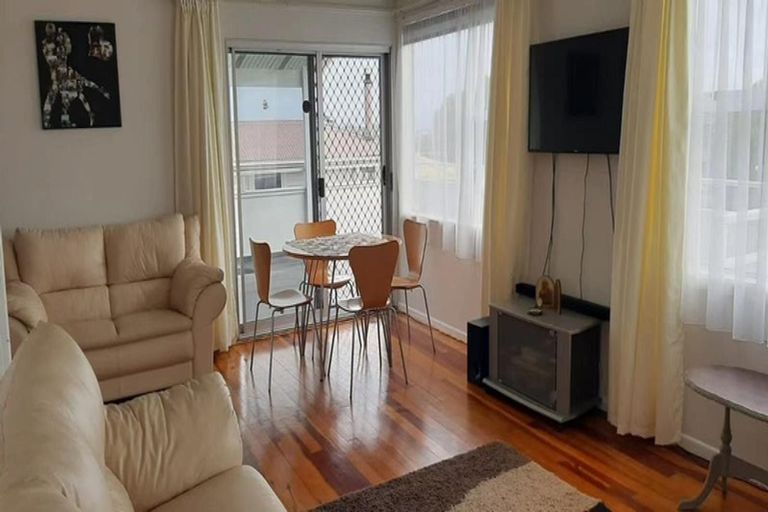 Photo of property in 16 Carole Crescent, Pakuranga, Auckland, 2010