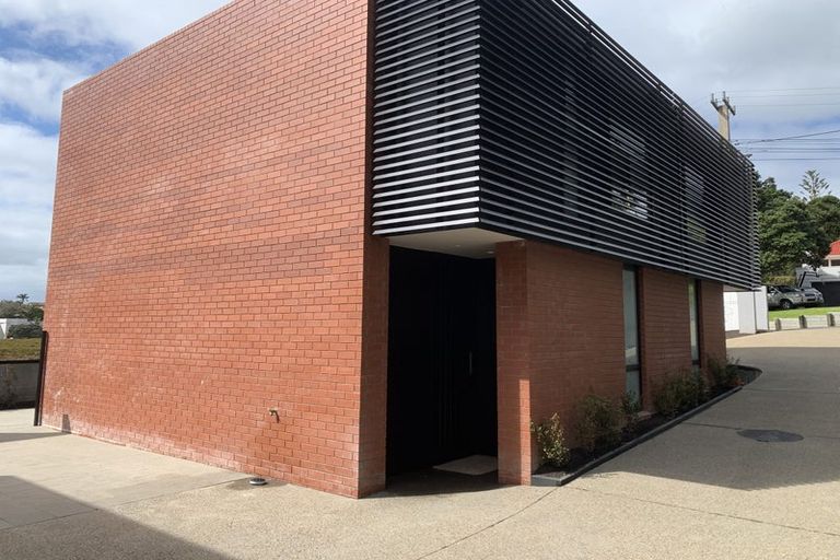 Photo of property in 4/1a Park Rise, Campbells Bay, Auckland, 0630