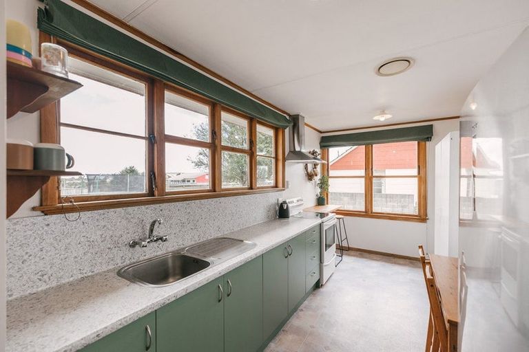 Photo of property in 24 Thames Street, Roslyn, Palmerston North, 4414