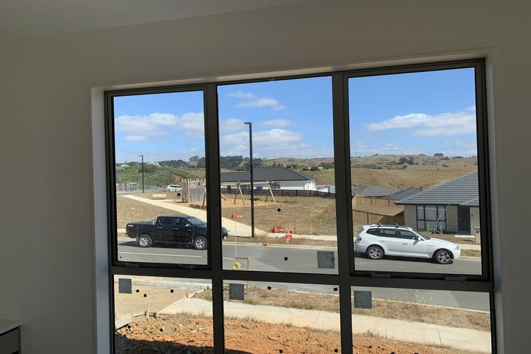 Photo of property in 19 James Elliot Way, Pokeno, 2402