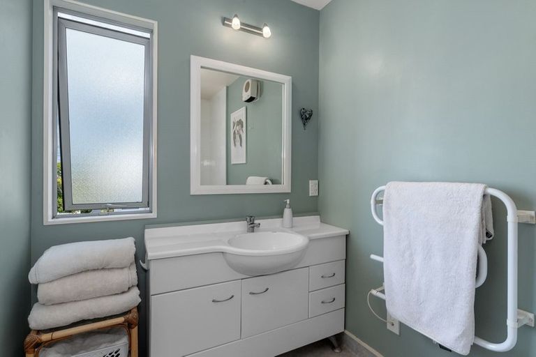 Photo of property in 21 Merani Street, Narrow Neck, Auckland, 0622