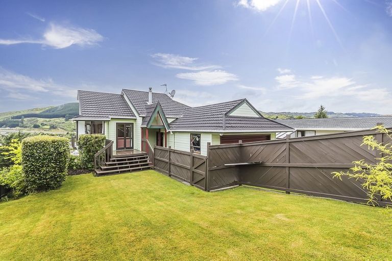 Photo of property in 51 Fyvie Avenue, Tawa, Wellington, 5028