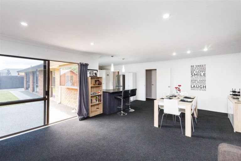 Photo of property in 77 Pacific Drive, Fitzherbert, Palmerston North, 4410