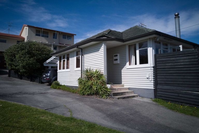 Photo of property in 1/102 Beresford Street, Bayswater, Auckland, 0622