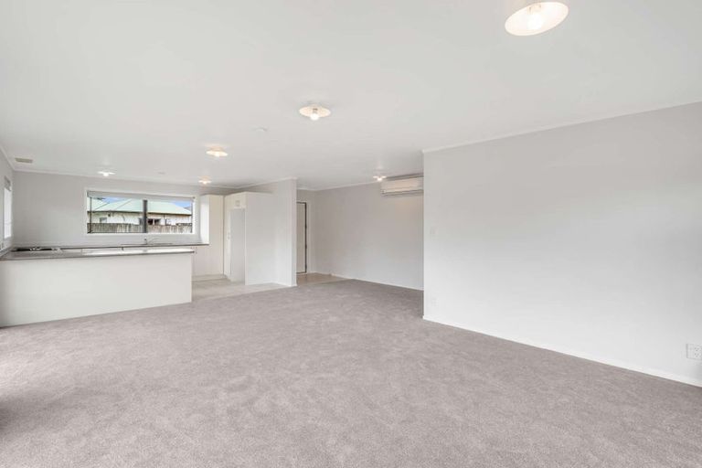 Photo of property in 19 Aitkenhead Court, Parakai, 0830