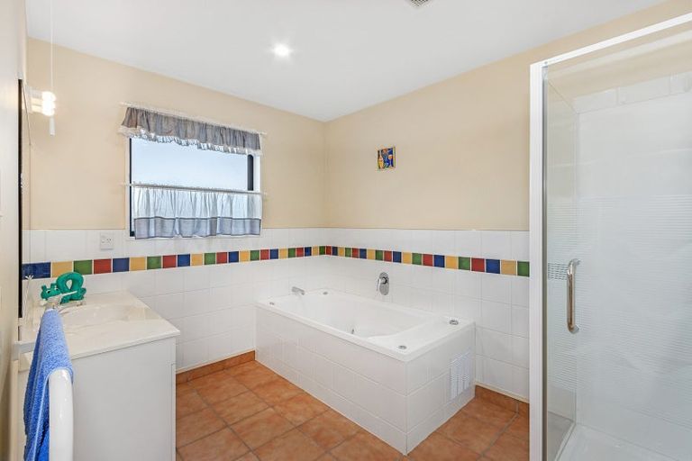 Photo of property in 21 Langley Place, Belfast, Christchurch, 8051