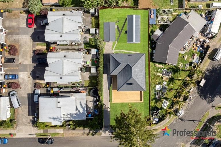 Photo of property in 5 Farnborough Crescent, Mangere, Auckland, 2022