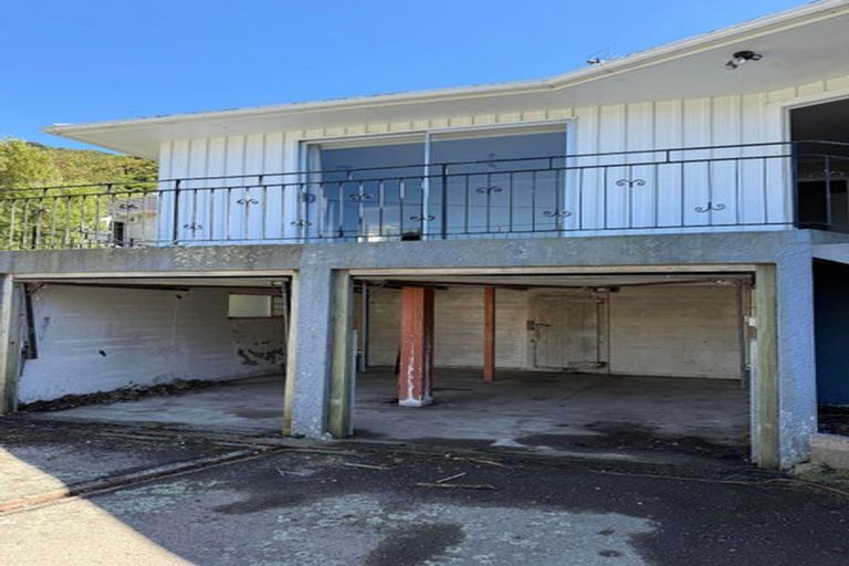 Photo of property in 113 Parkvale Road, Karori, Wellington, 6012