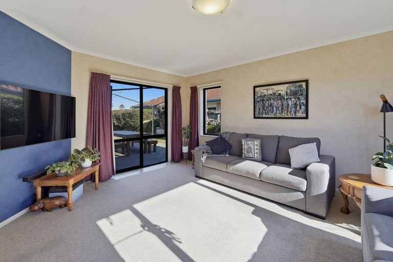 Photo of property in 40 Mcleod Place, Papamoa Beach, Papamoa, 3118