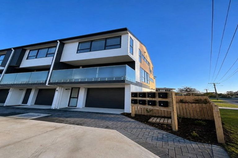 Photo of property in 1/36 Longburn Road, Henderson, Auckland, 0610