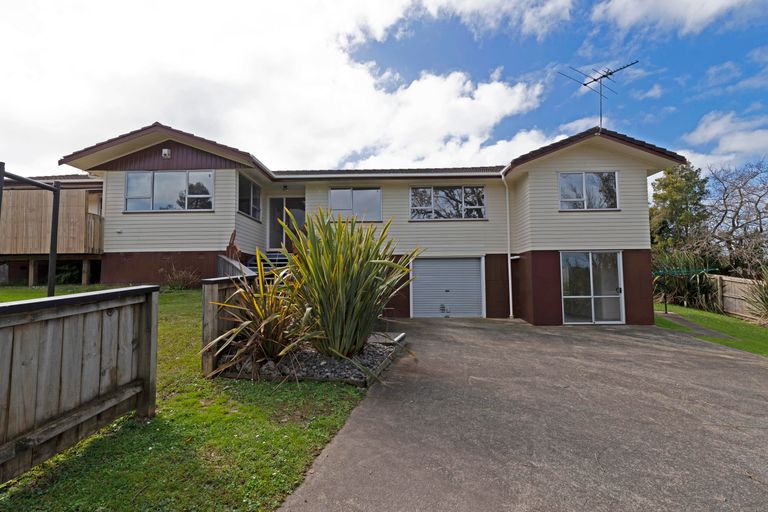 Photo of property in 1 Shale Avenue, Massey, Auckland, 0614