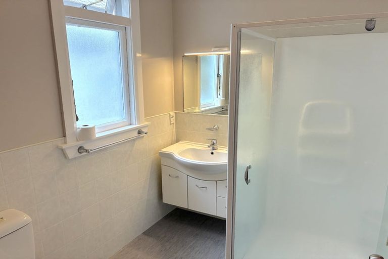 Photo of property in 48 Queens Drive, Lyall Bay, Wellington, 6022