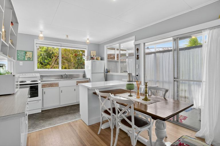 Photo of property in 11 Kendale Drive, Leigh, 0985