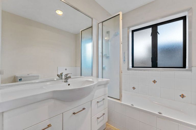 Photo of property in 1/52 Taharoto Road, Takapuna, Auckland, 0622