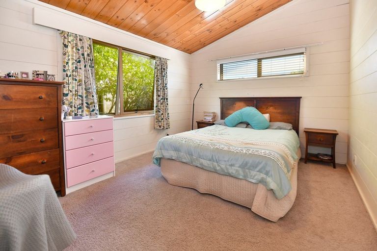 Photo of property in 106 Vipond Road, Stanmore Bay, Whangaparaoa, 0932