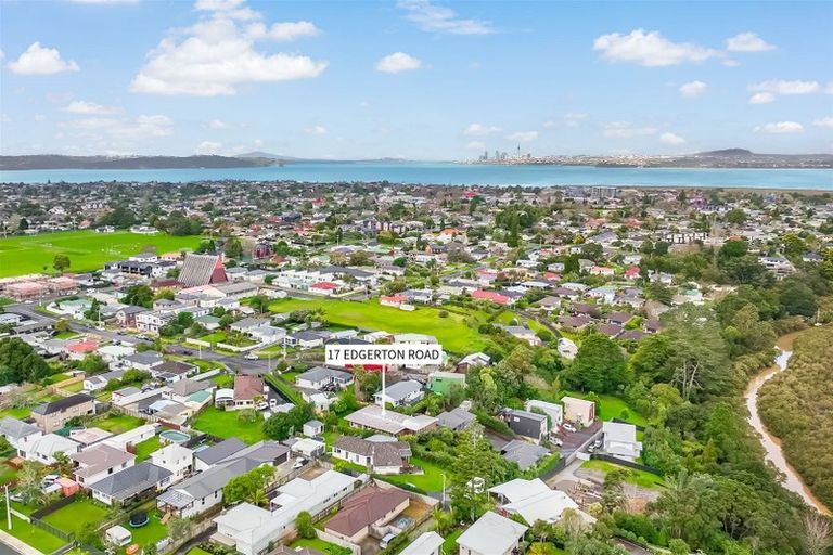 Photo of property in 17 Edgerton Road, Te Atatu Peninsula, Auckland, 0610