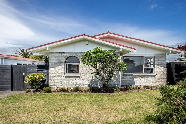 Photo of property in 6 Mountainview Terrace, Otaki Beach, Otaki, 5512
