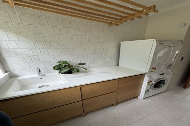 Photo of property in 143 Townsend Road, Miramar, Wellington, 6022