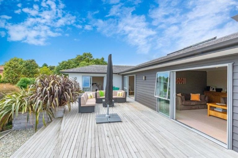 Photo of property in 5 Moss Lane, Raumati Beach, Paraparaumu, 5032