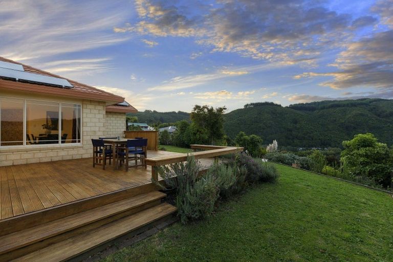 Photo of property in 85 Emerald Hill Drive, Birchville, Upper Hutt, 5018