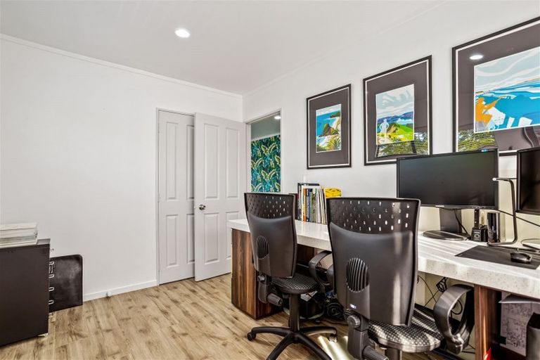 Photo of property in 15 Butia Avenue, Henderson, Auckland, 0612