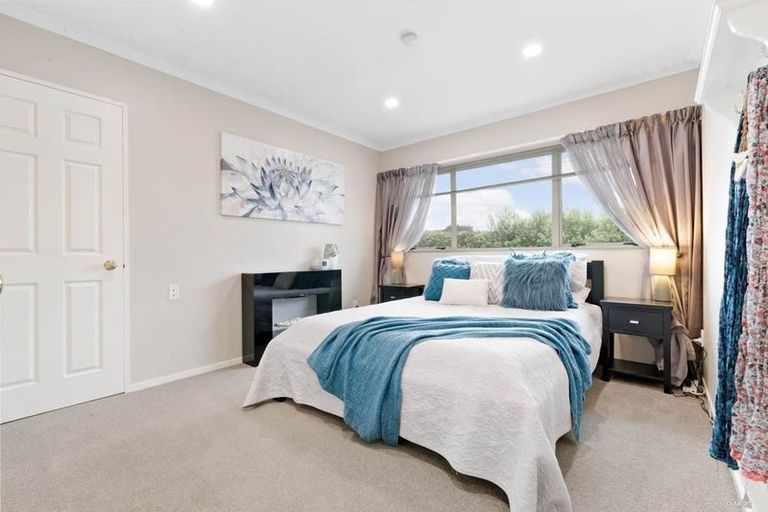 Photo of property in 8 Parkhaven Drive, Rosehill, Papakura, 2113