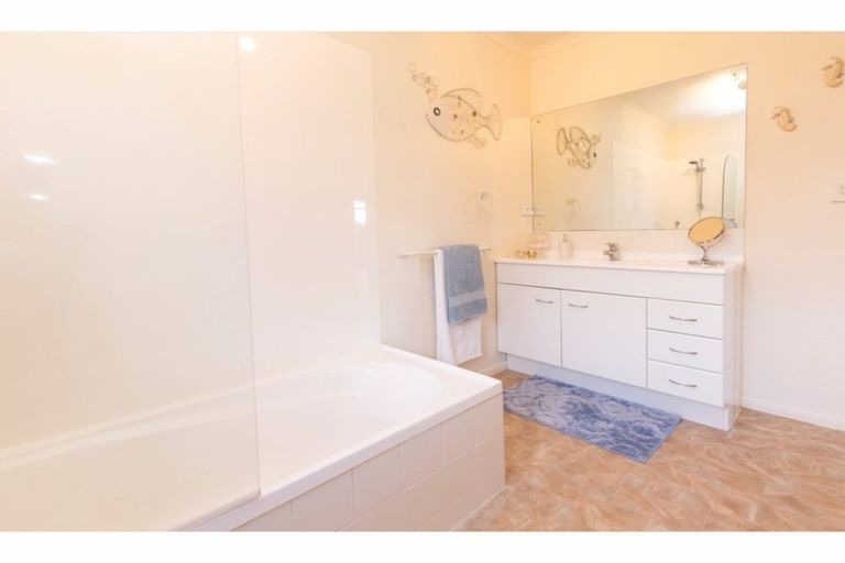 Photo of property in 87a Elan Place, Stanmore Bay, Whangaparaoa, 0932