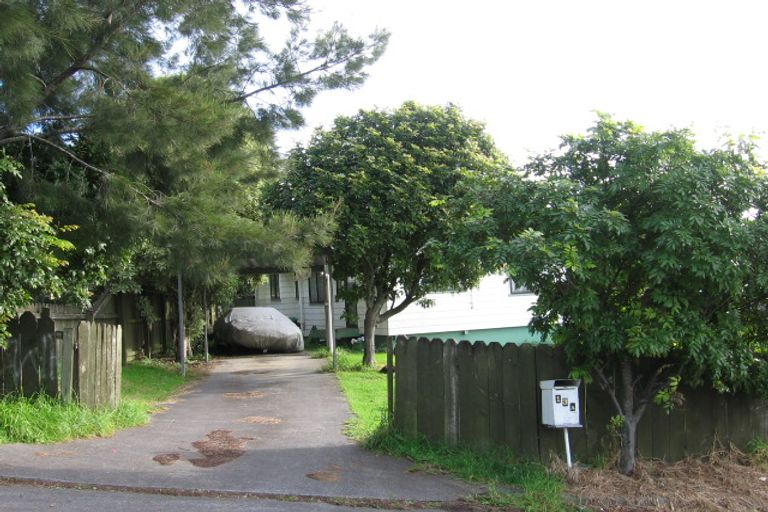 Photo of property in 1/13 Kirklow Place, Goodwood Heights, Auckland, 2105