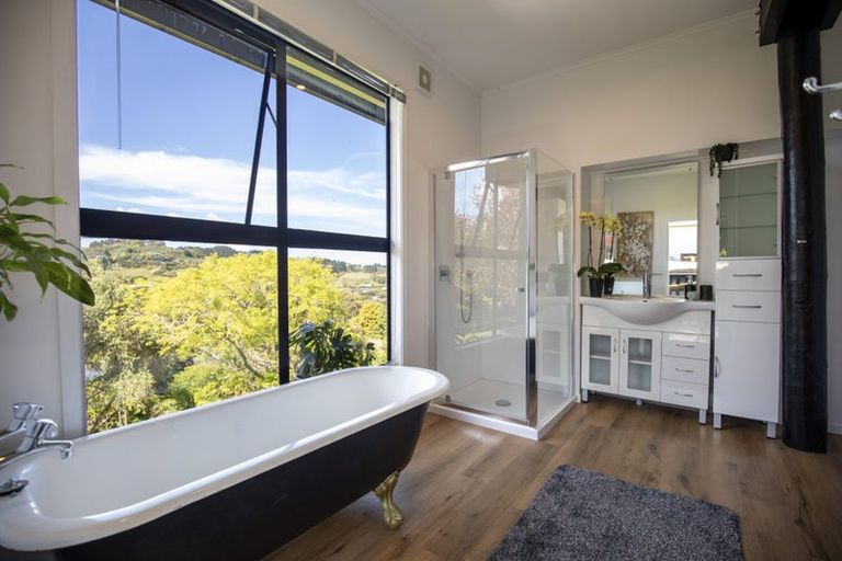 Photo of property in 1 Bay View Road, Raglan, 3225