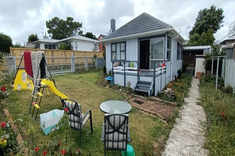 Photo of property in 1/22 Tawa Crescent, Manurewa, Auckland, 2102