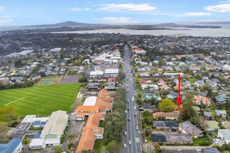 Photo of property in 2/154 Onewa Road, Northcote, Auckland, 0627