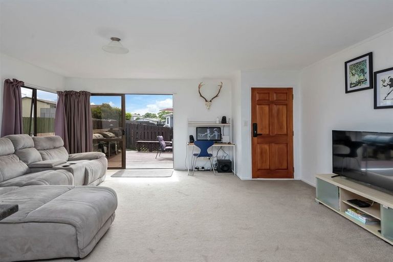 Photo of property in 1/15 Coubray Place, Botany Downs, Auckland, 2010