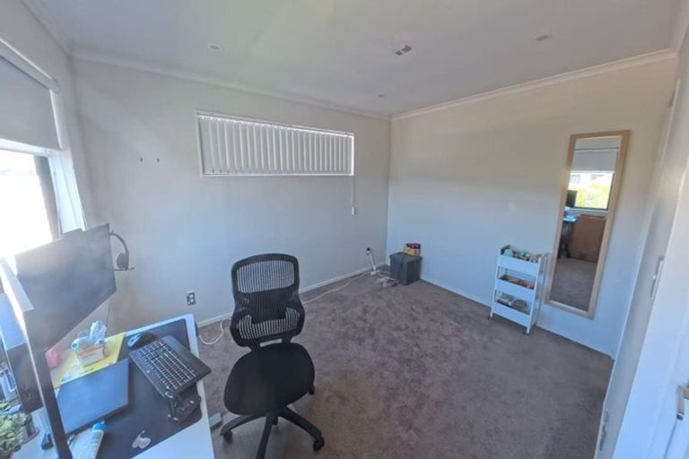 Photo of property in 11 Pihoihoi Place, Hobsonville, Auckland, 0616