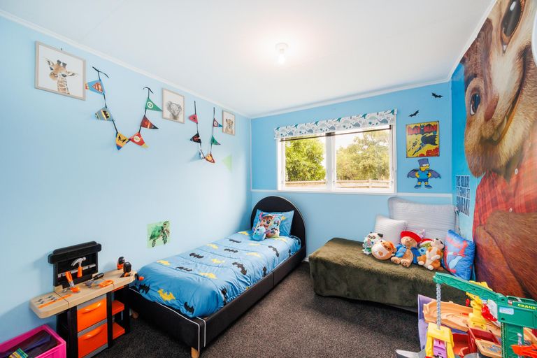 Photo of property in 21 Acacia Street, Kelvin Grove, Palmerston North, 4414