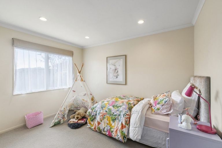 Photo of property in 14 Carisbrook Crescent, Papakura, 2110