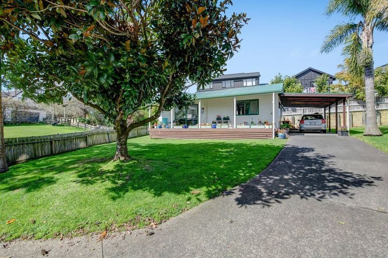 Photo of property in 68 Matija Place, Red Beach, 0932