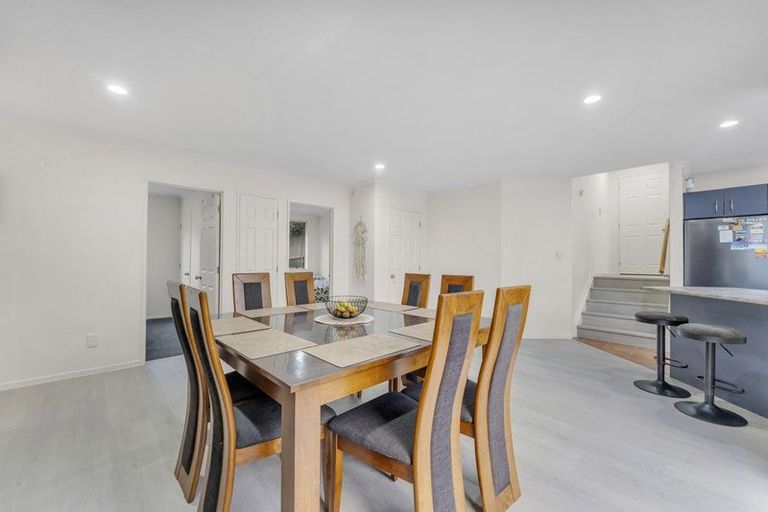 Photo of property in 27 View Ridge Drive, Ranui, Auckland, 0612