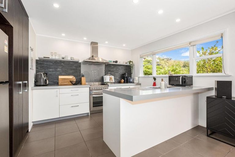 Photo of property in 17 Kiriwai Road, Paremata, Porirua, 5024