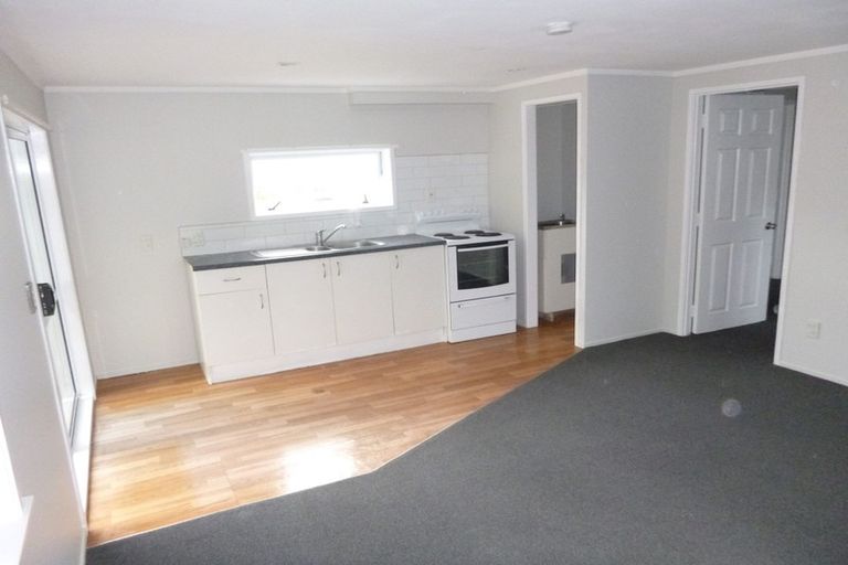 Photo of property in 22 Raymond Terrace, Northcote, Auckland, 0627