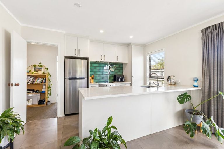 Photo of property in 2/12 Bungalore Place, Half Moon Bay, Auckland, 2012