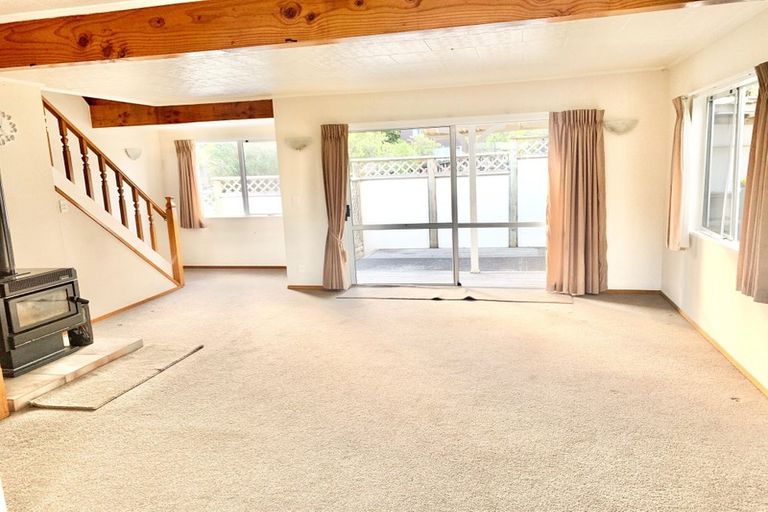 Photo of property in 1024 East Coast Road, Fairview Heights, Auckland, 0630