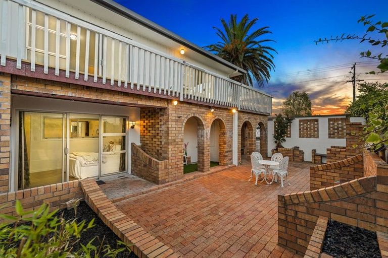 Photo of property in 1/100 Titirangi Road, New Lynn, Auckland, 0600