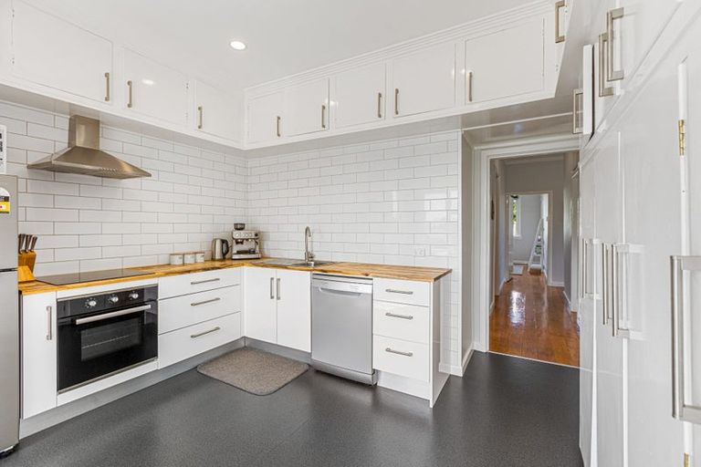 Photo of property in 174 Seaview Road, Westown, New Plymouth, 4310