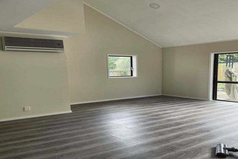 Photo of property in 2/179 Wiseley Road, West Harbour, Auckland, 0618