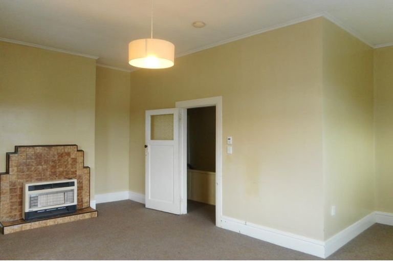 Photo of property in 82 Kelburn Parade, Kelburn, Wellington, 6012