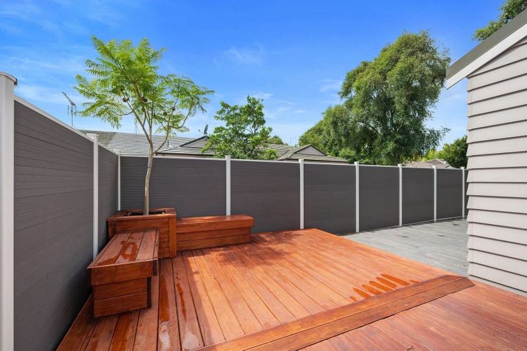 Photo of property in 2/21 Fields Parade, Oteha, Auckland, 0632
