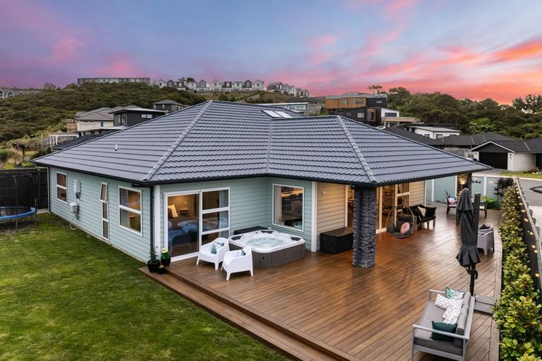 Photo of property in 22 Topsail Way, Whitby, Porirua, 5024