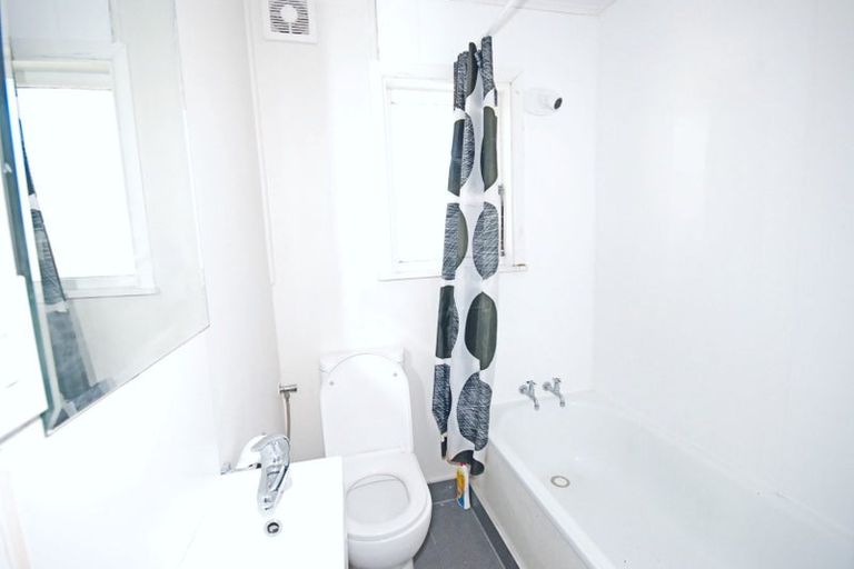 Photo of property in 1/13 Clare Place, Mount Wellington, Auckland, 1060